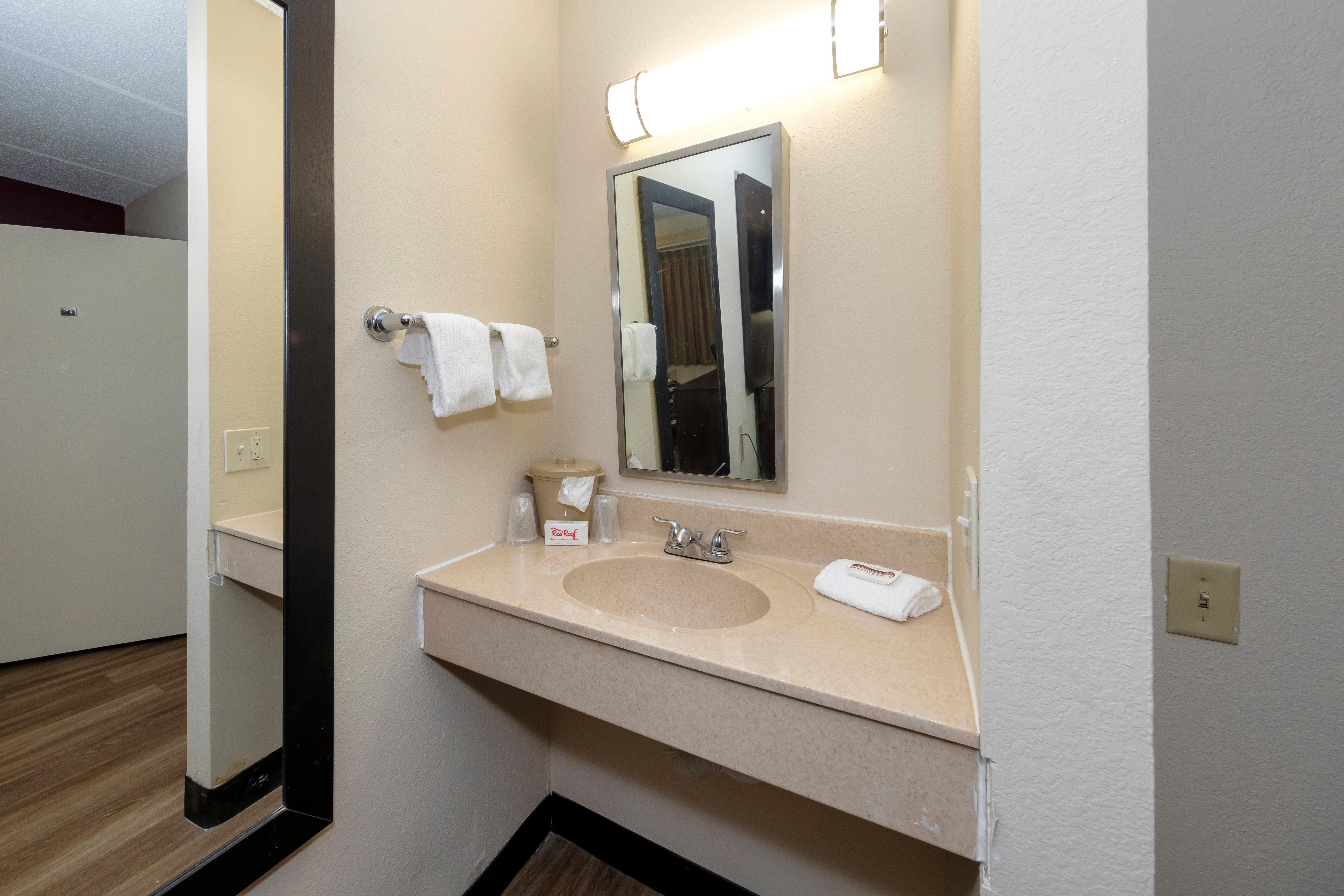 Red Roof Inn Tampa - Brandon Extérieur photo
