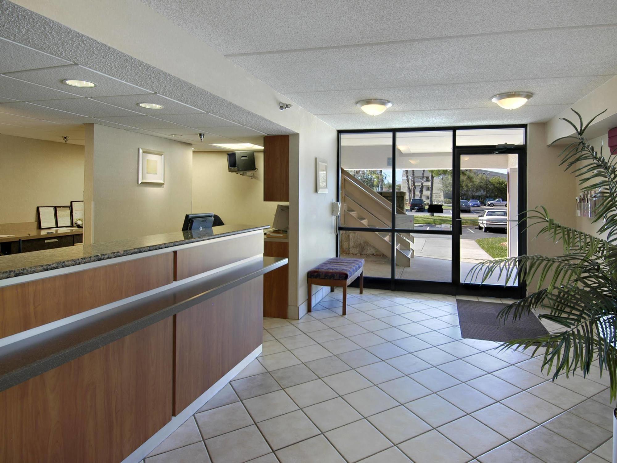 Red Roof Inn Tampa - Brandon Extérieur photo